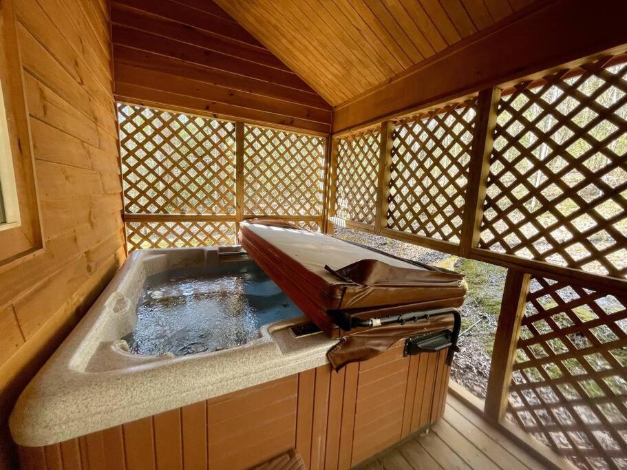 2 Bed Cabin Hot Tub Close To Helen #16 Esterno foto