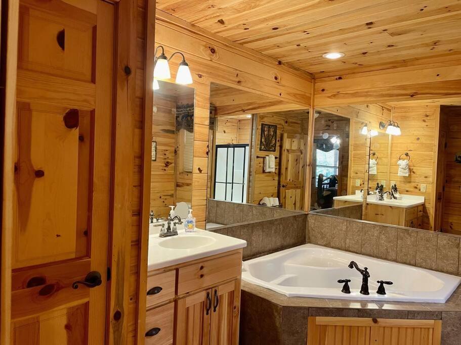 2 Bed Cabin Hot Tub Close To Helen #16 Esterno foto